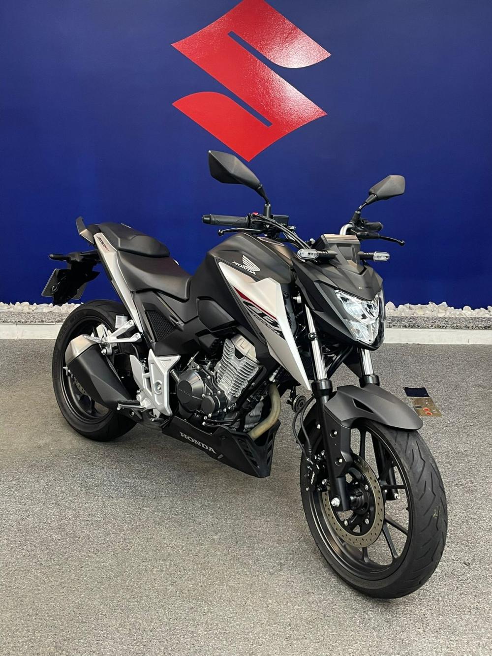 MOTO  Honda CB 300F Twister 2026