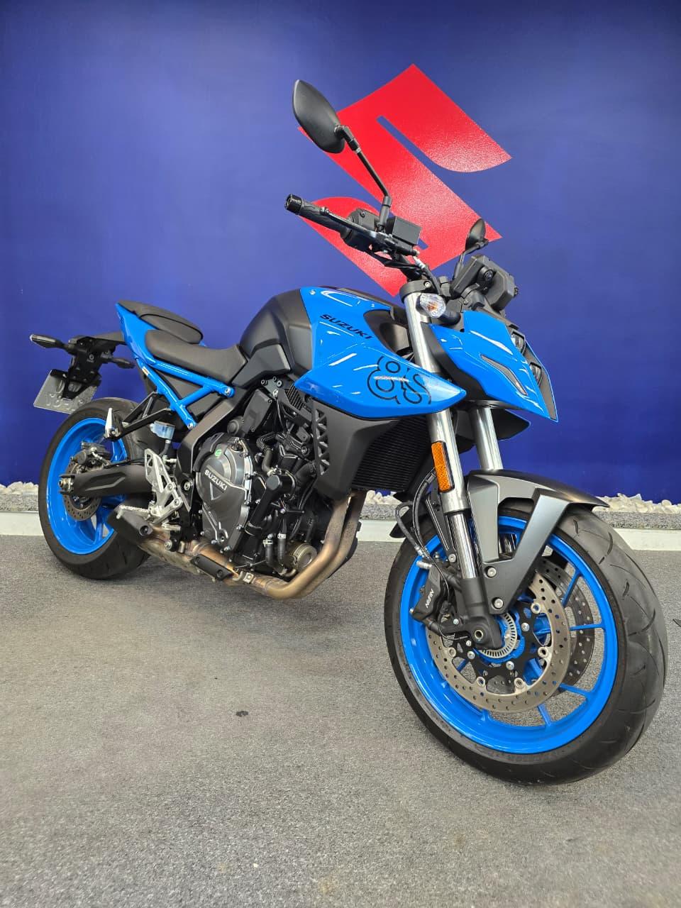 MOTO Suzuki GSX-8S 2025